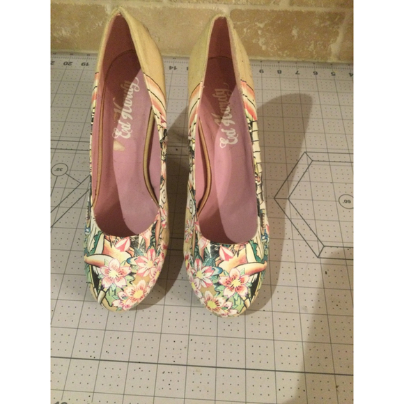 Women's Ed Hardy Heels Beige Floral Print Size 9 - Picture 1 of 6